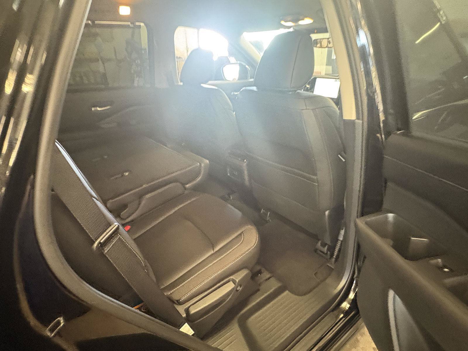 Used 2025 Nissan Pathfinder SL FWD image 18