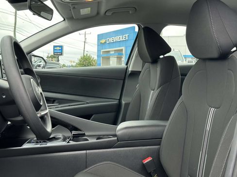 Used 2026 Hyundai Elantra Hybrid FWD image 23