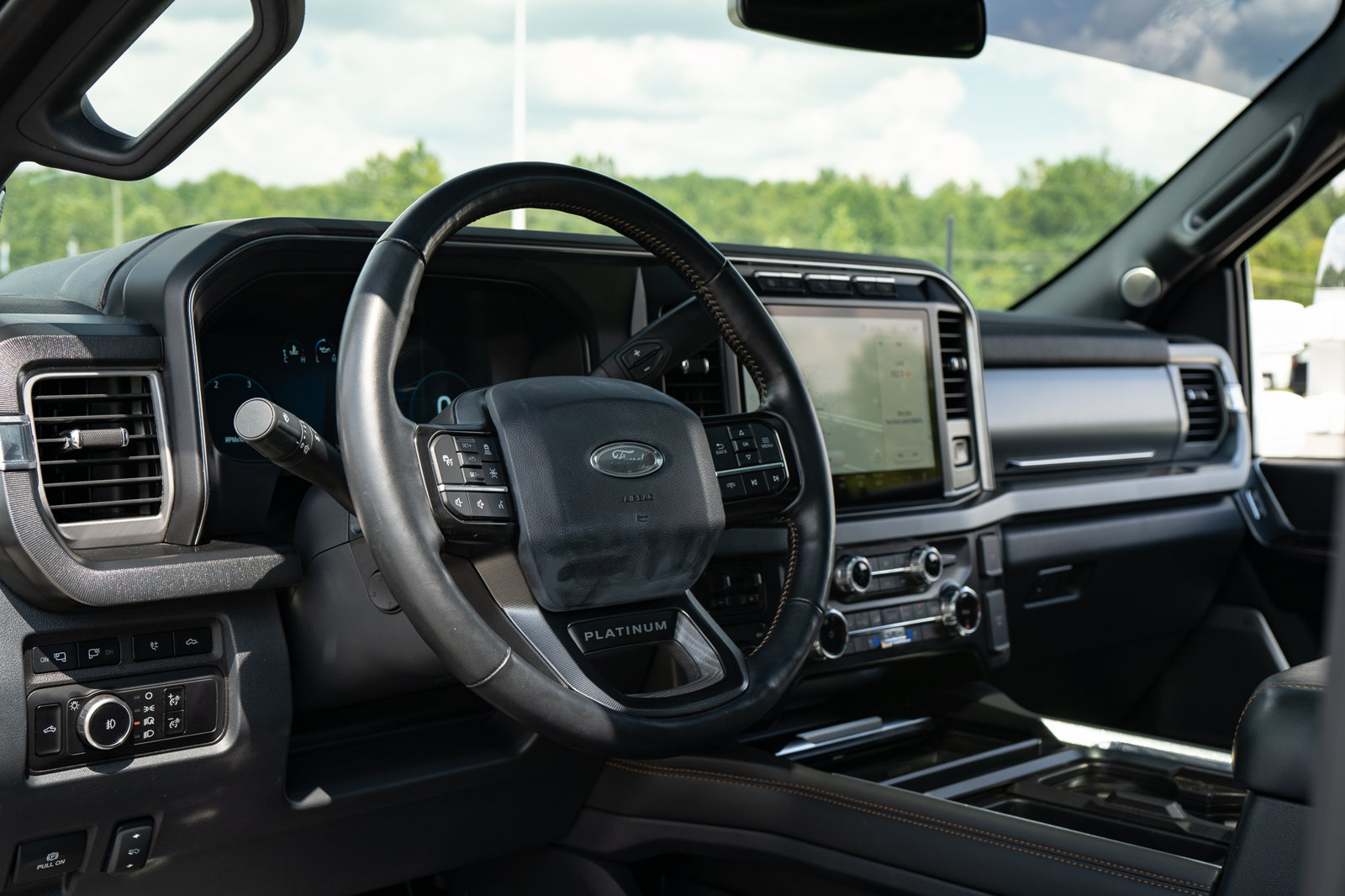 Used 2024 Ford F450 Platinum w/ FX4 Off-Road Package AWD/4WD image 29
