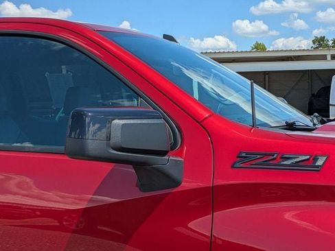 Used 2025 Chevrolet Silverado 1500 LT Trail Boss w/ Convenience Package II AWD/4WD image 11