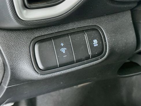 Used 2025 Hyundai Venue SEL FWD image 17