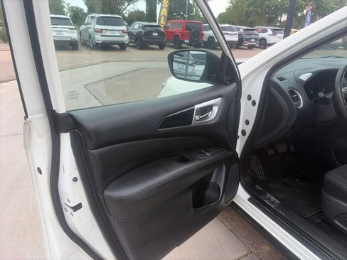 Used 2020 Nissan Pathfinder SV FWD image 24