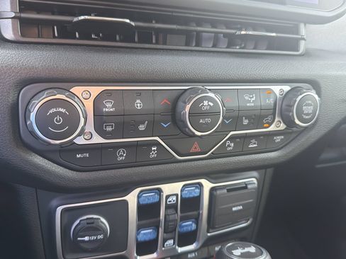 Used 2025 Jeep Wrangler Unlimited Sport AWD/4WD image 22