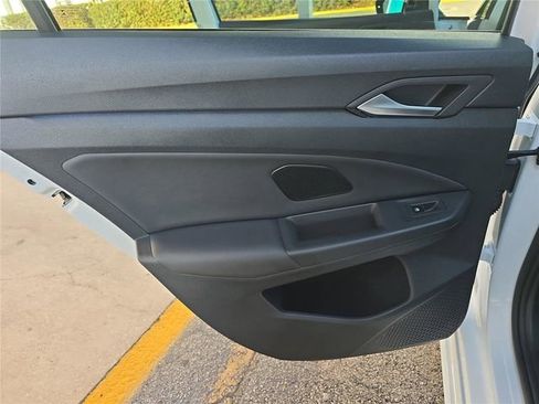 Used 2022 Volkswagen Golf R image 8