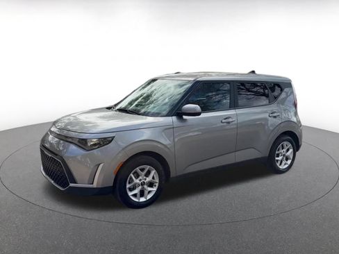 Used 2025 Kia Soul LX w/ LX Technology Package FWD image 8