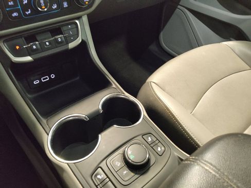 Used 2022 GMC Terrain SLT w/ LPO, 'HIT The Road' Package FWD image 26