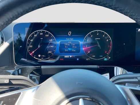 Used 2025 Mercedes-Benz GLA 250 image 12