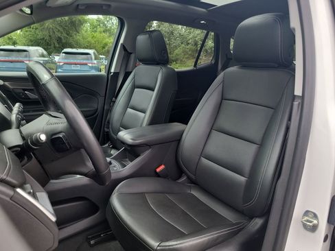 Used 2022 GMC Terrain SLT w/ Infotainment Package II AWD/4WD image 18