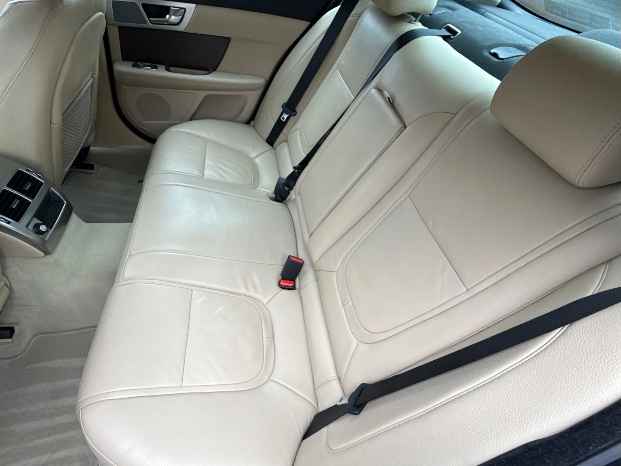 Used 2013 Jaguar XF 3.0 RWD image 29