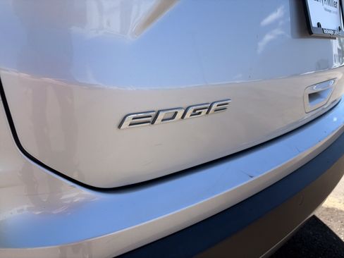Used 2019 Ford Edge Titanium w/ Equipment Group 301A AWD/4WD image 33