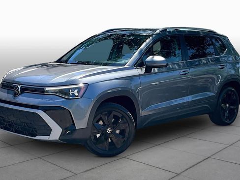 Used 2025 Volkswagen Taos SE w/ Black Wheel Package image 1