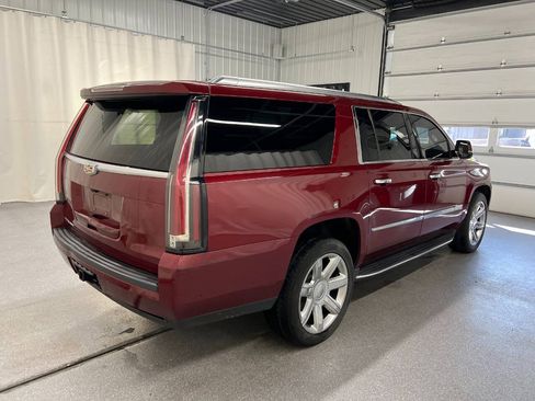 Used 2017 Cadillac Escalade ESV Luxury AWD/4WD image 4