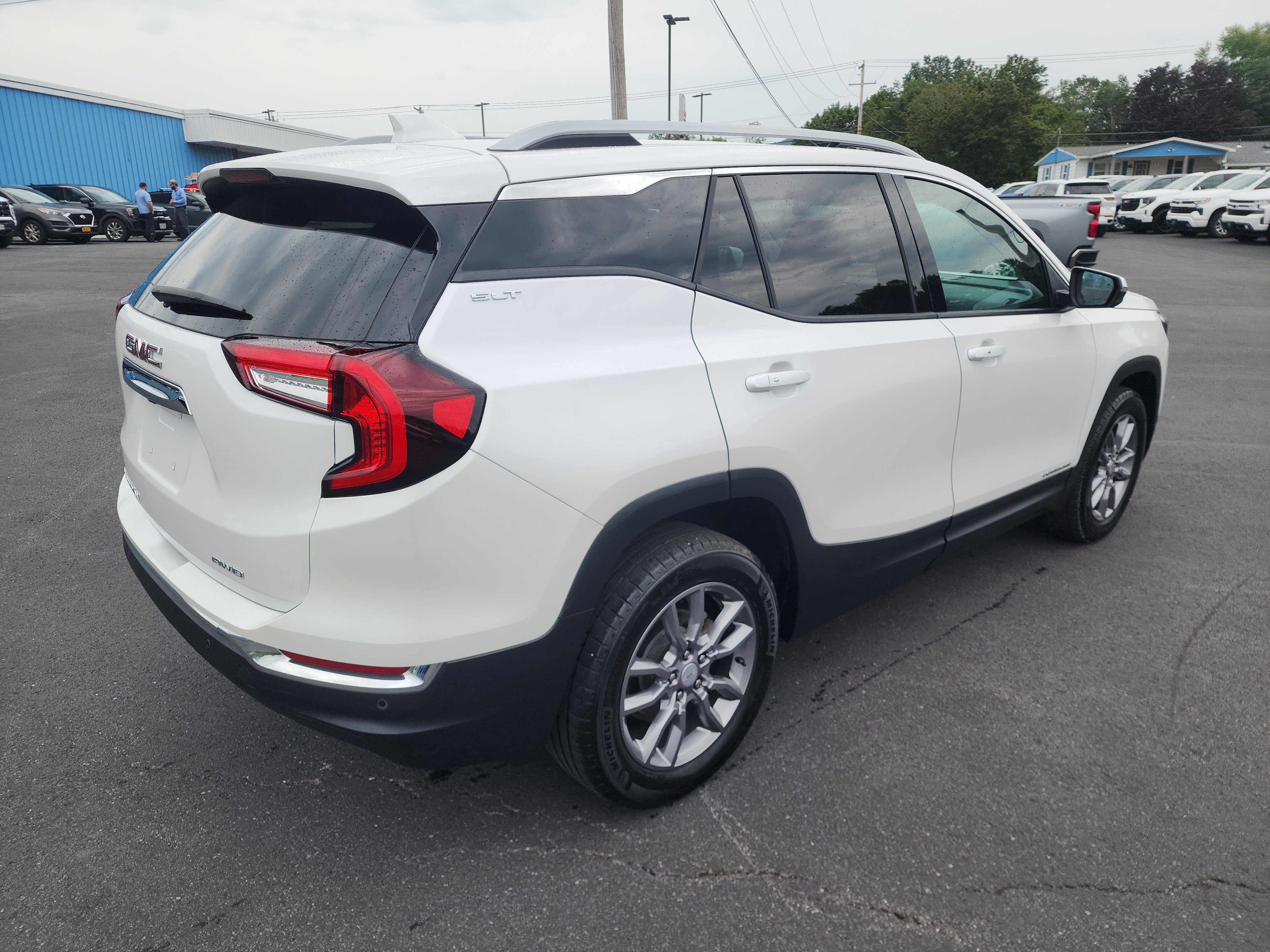 Certified 2024 GMC Terrain SLT w/ Infotainment Package II AWD/4WD image 8