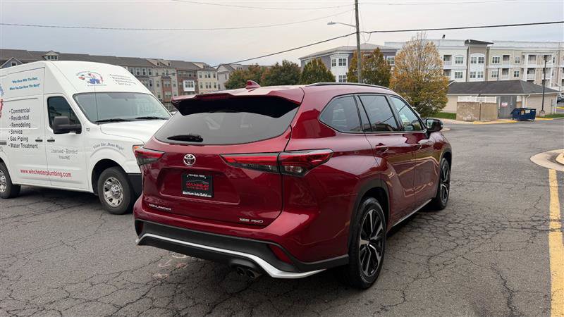 Used 2021 Toyota Highlander XSE AWD/4WD image 10