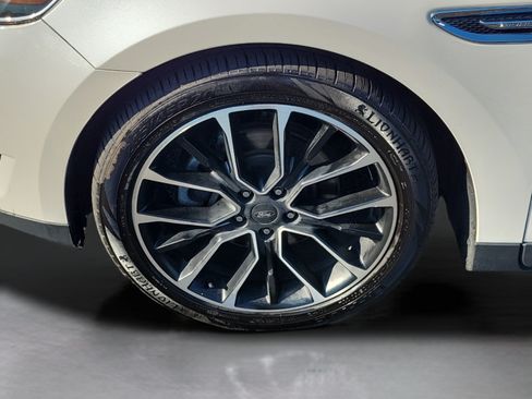 Used 2018 Ford Taurus SEL w/ Equipment Group 201A FWD image 7
