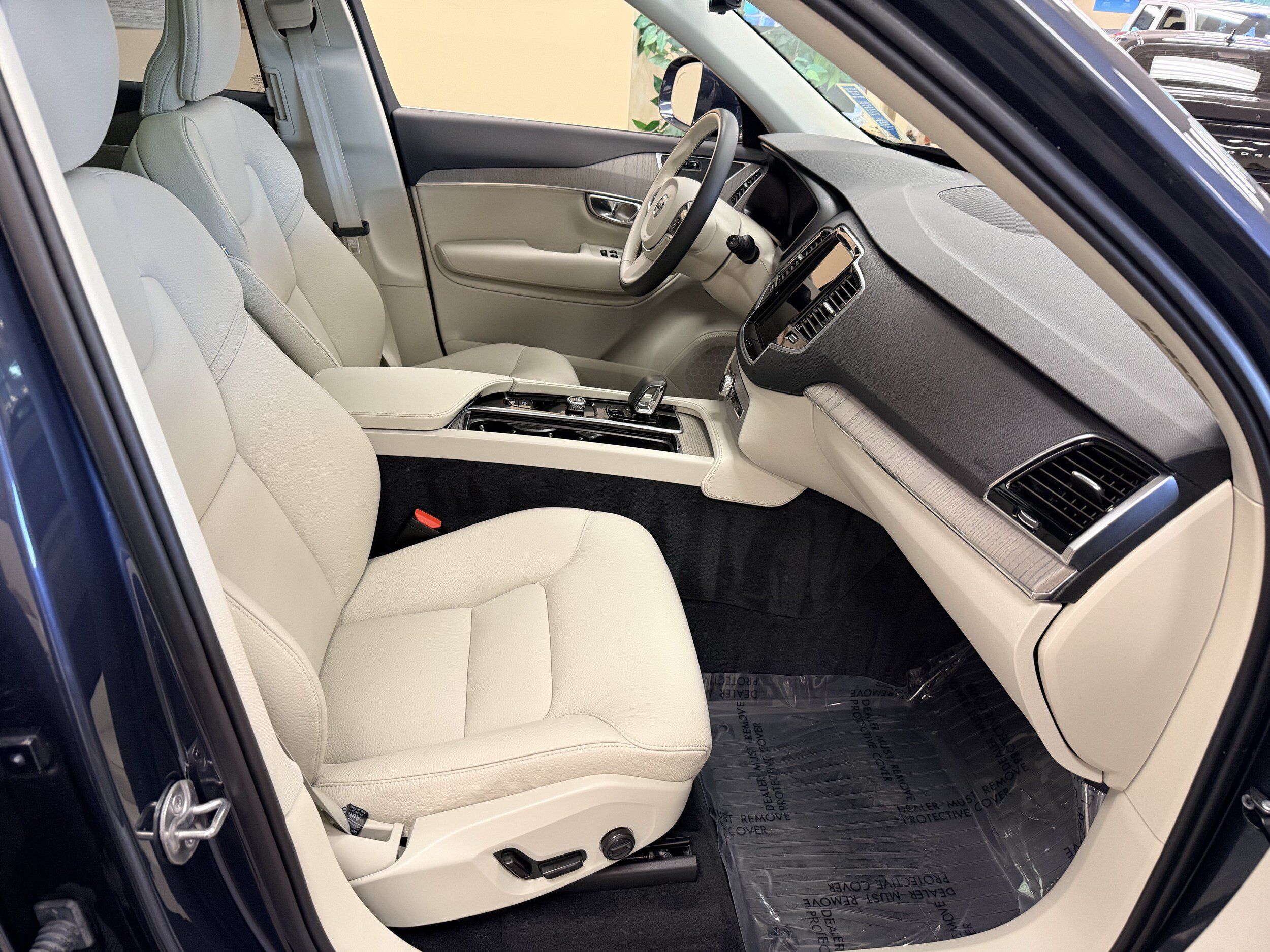 Used 2025 Volvo XC90 B6 Plus w/ Protection Package Premier AWD/4WD image 34
