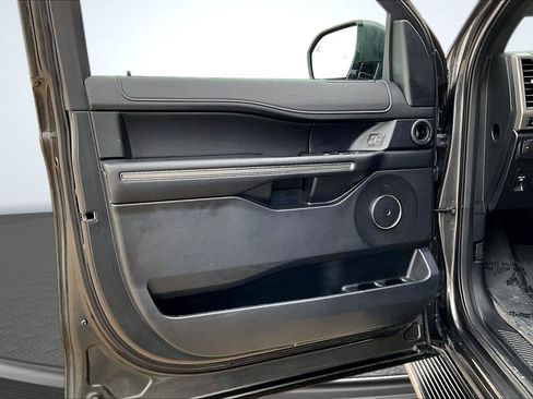 Used 2019 Ford Expedition XLT w/ Equipment Group 202A AWD/4WD image 23