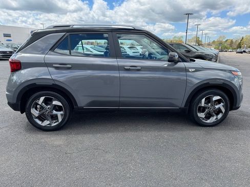 Used 2022 Hyundai Venue Limited FWD image 23