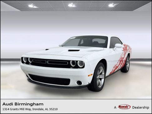 Used 2021 Dodge Challenger SXT image 1