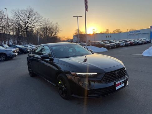 Used 2025 Honda Accord SE image 32