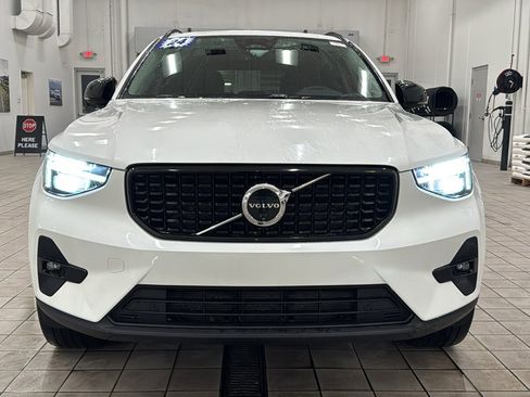 Used 2024 Volvo XC40 B5 Plus w/ Protection Package Premier image 10