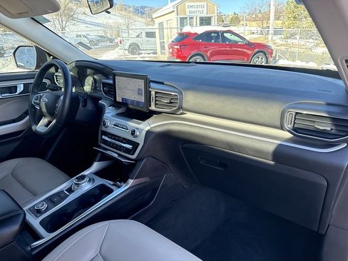 Certified 2022 Ford Explorer XLT w/ Equipment Group 202A image 28