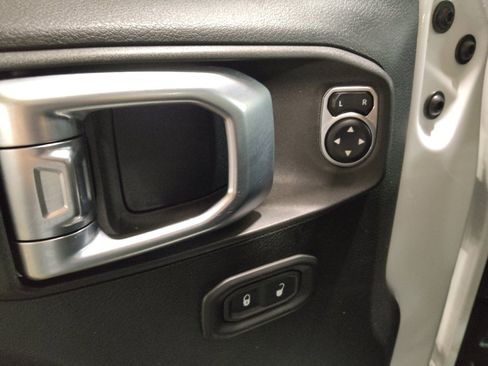 Used 2018 Jeep Wrangler Unlimited Sport S image 27