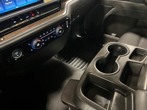 Used 2023 Chevrolet Silverado 1500 LT AWD/4WD image 16