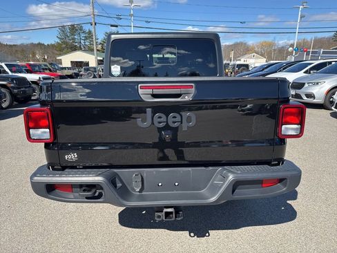 Used 2023 Jeep Gladiator Willys image 4
