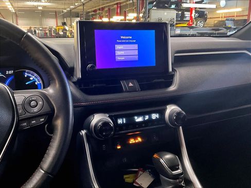 Used 2023 Toyota RAV4 SE image 18