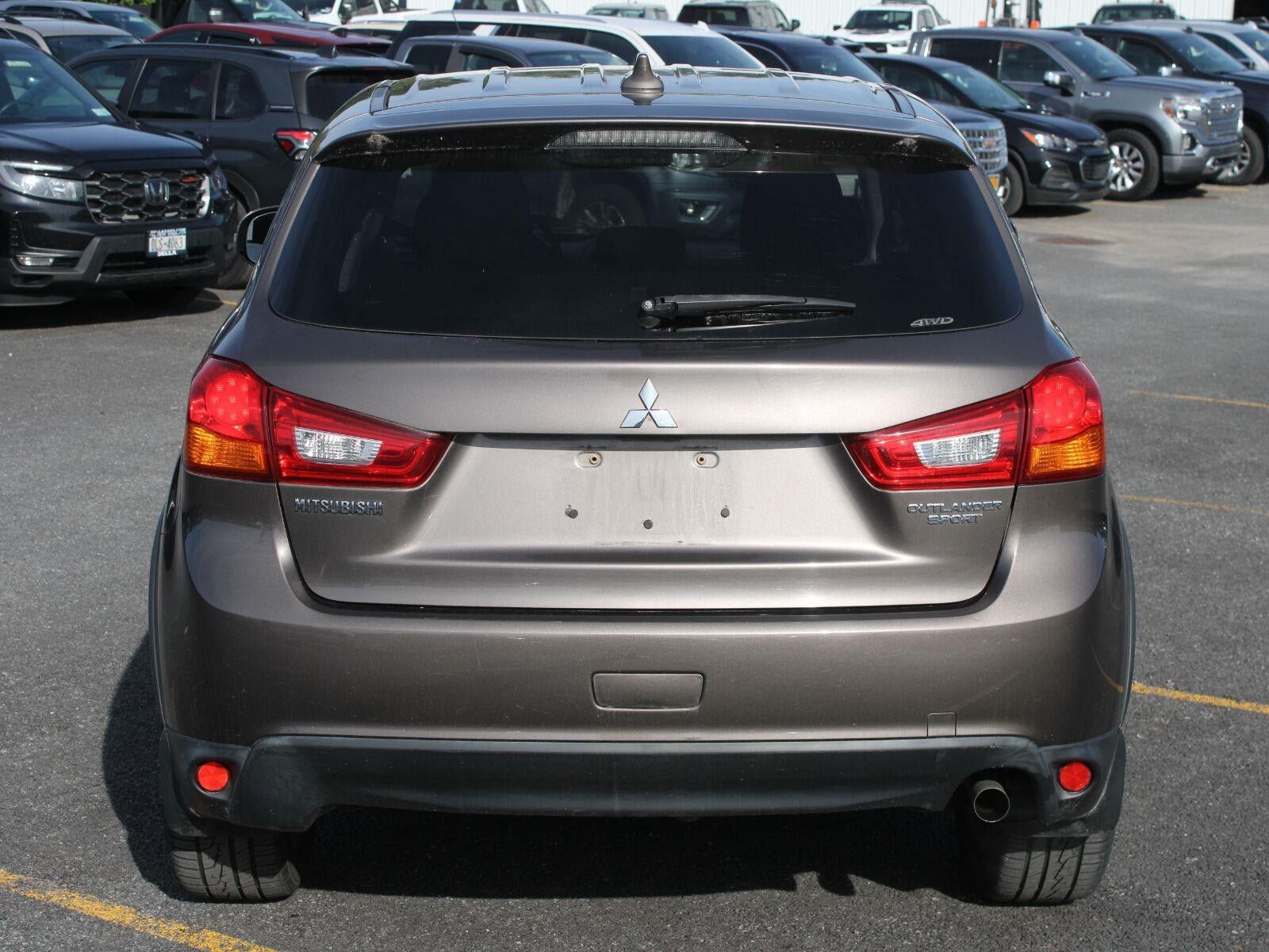 Used 2017 Mitsubishi Outlander Sport LE AWD/4WD image 6