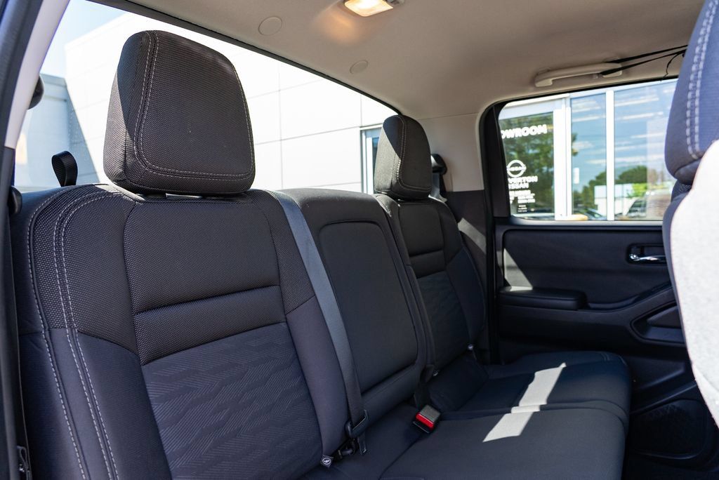 Used 2023 Nissan Frontier SV AWD/4WD image 27