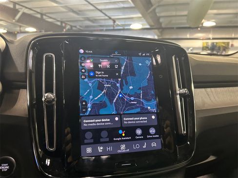 Used 2026 Volvo XC40 B5 Plus w/ Protection Package Premier image 16