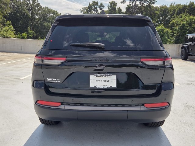 New 2027 Jeep Grand Cherokee Limited w/ Limited Altitude Package RWD image 7
