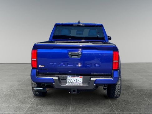 Used 2025 Toyota Tacoma TRD Sport AWD/4WD image 4