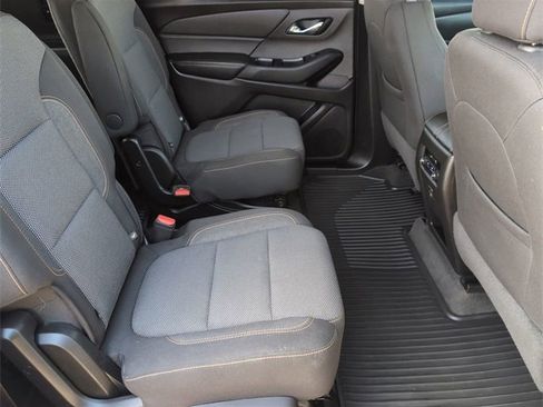 Used 2018 Chevrolet Traverse LT image 25