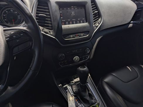 Used 2021 Jeep Cherokee Latitude Plus FWD image 10