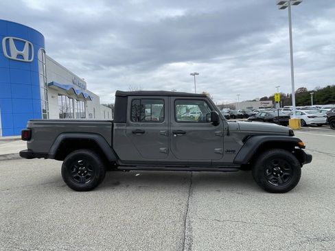 Used 2022 Jeep Gladiator Sport w/ Trailer Tow Package image 2