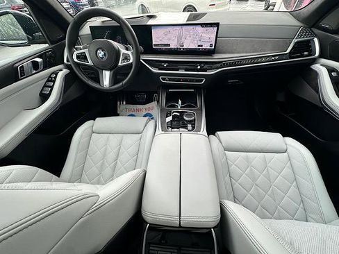 Certified 2024 BMW X7 xDrive40i w/ M Sport Package image 22