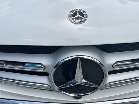 Used 2022 Mercedes-Benz GLC 300 4MATIC w/ Multimedia Package Lite image 10