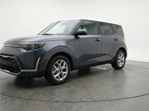 Used 2025 Kia Soul LX w/ LX Technology Package image 3