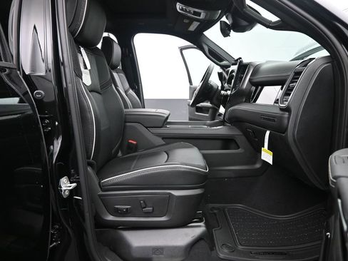 New 2026 RAM 2500 Limited AWD/4WD image 18