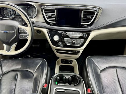 Used 2017 Chrysler Pacifica Limited w/ Advanced Safetytec Group image 16