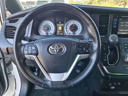 Used 2016 Toyota Sienna SE image 24