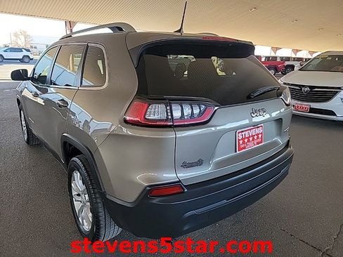 Used 2019 Jeep Cherokee Latitude w/ Cold Weather Group image 10