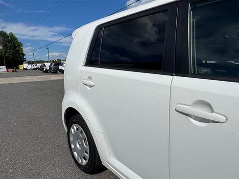 Used 2008 Scion xB FWD image 22