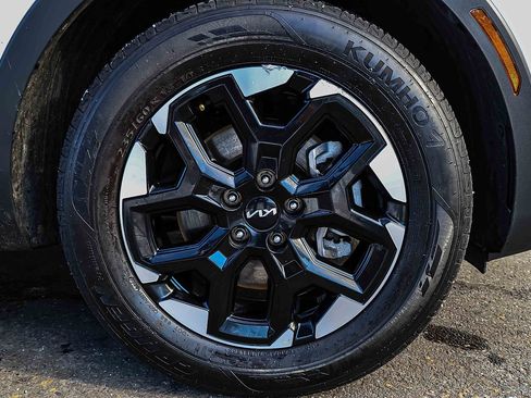 Certified 2025 Kia Sorento S image 27