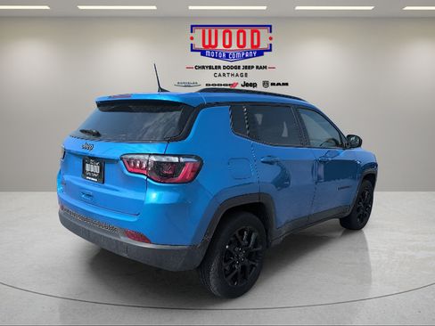 Used 2025 Jeep Compass Latitude w/ Altitude Special Edition AWD/4WD image 3