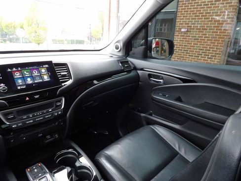 Used 2022 Honda Pilot Touring image 16