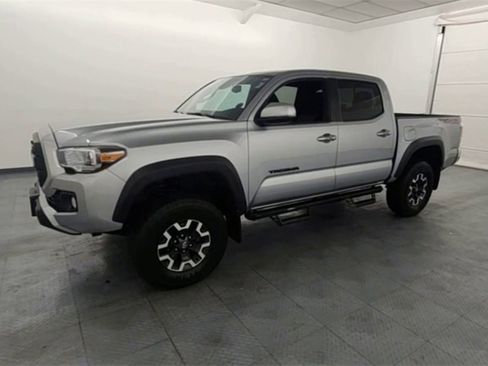 Used 2023 Toyota Tacoma TRD Off-Road image 4